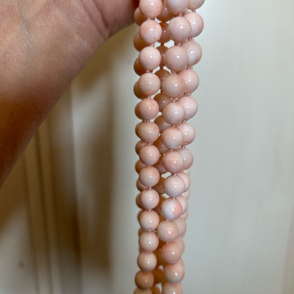 Vintage angel skin coral strand 3 necklace with carved rose - Picture 6 of 7